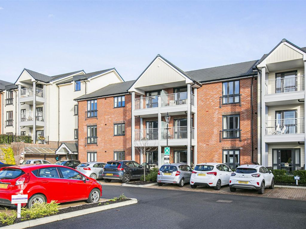 1 bed flat for sale in Debden House, Fallow Drive, Newport CB11, £365,000