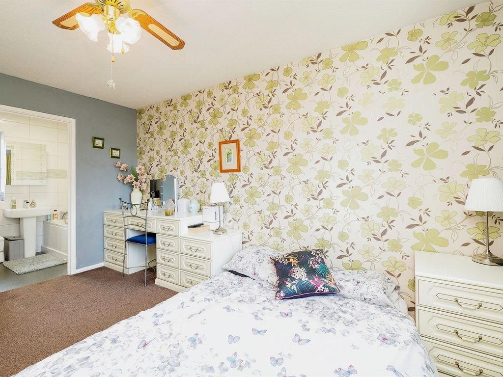 4 bed detached house for sale in Grange Close, Maids Moreton, Buckingham MK18, £650,000