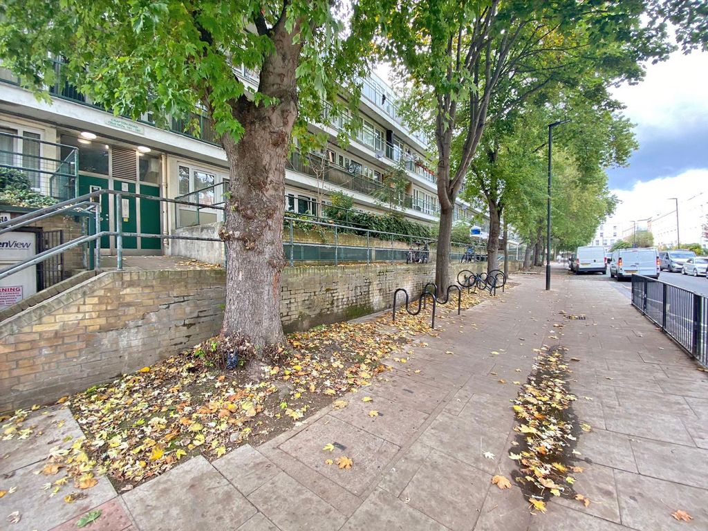 4 bed flat for sale in Grafton Road, London NW5, £530,000