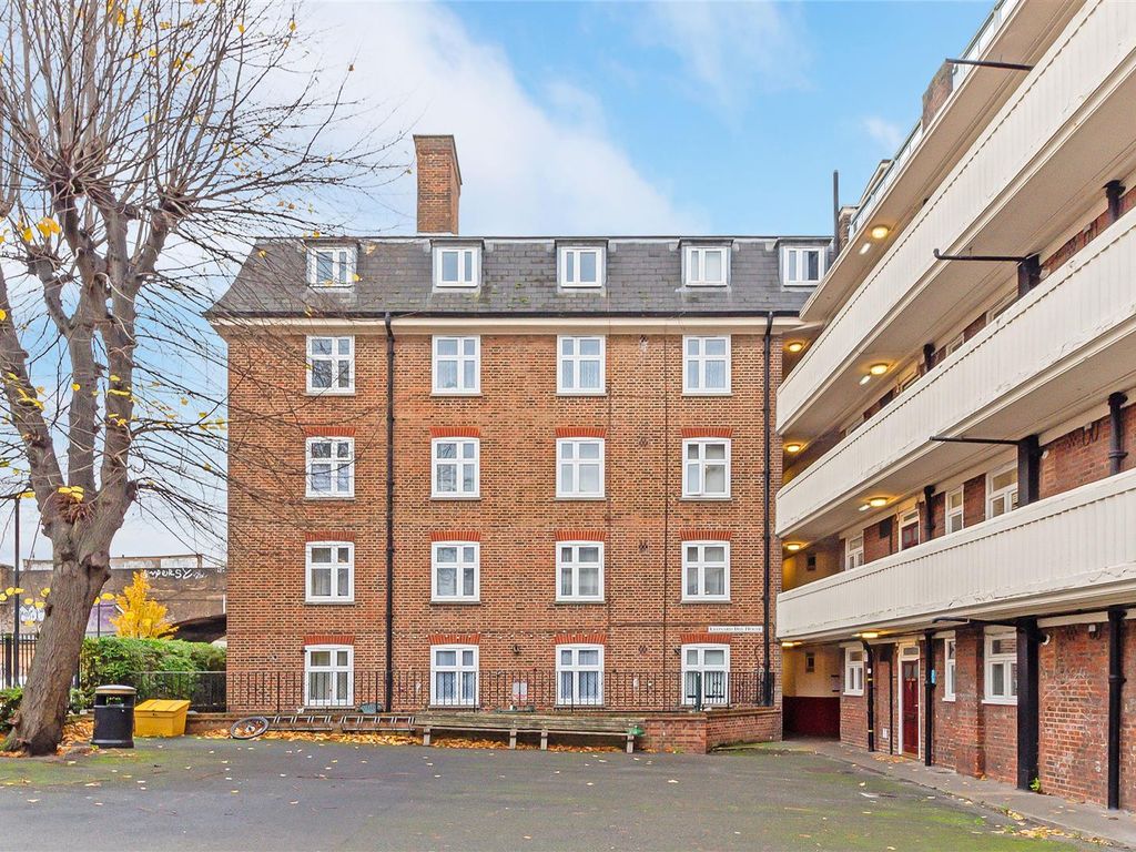 1 bed flat for sale in Athlone Street, Kentish Town NW5, £275,000