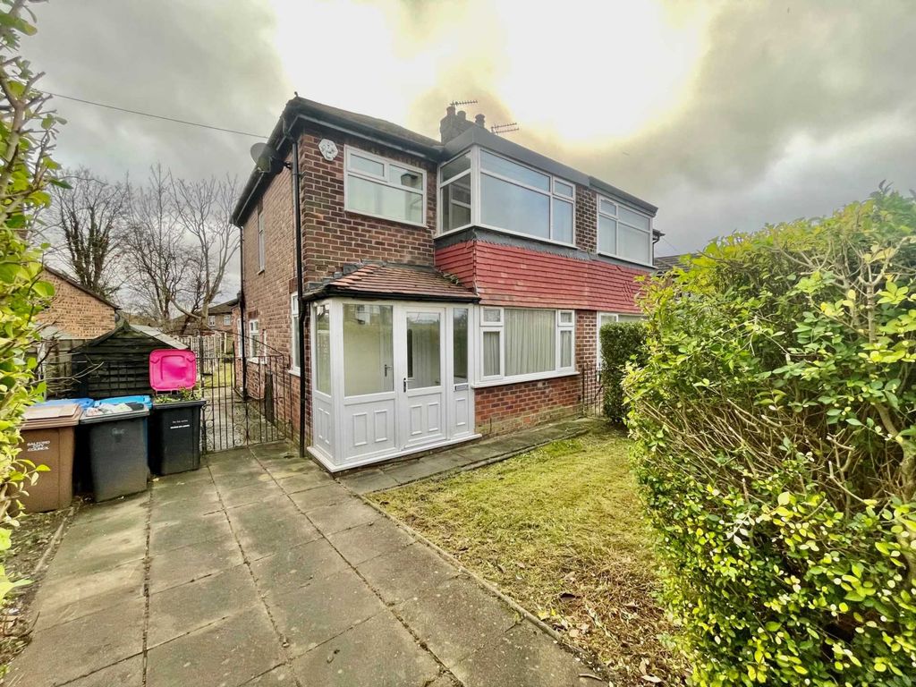 3 bed semi-detached house to rent in Castlewood Road, Salford M7, £1,050 pcm