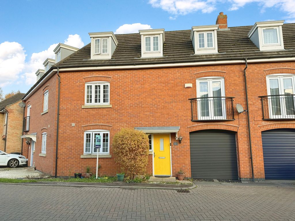 4 bed terraced house for sale in Carnoustie Drive, Lincoln LN6, £230,000
