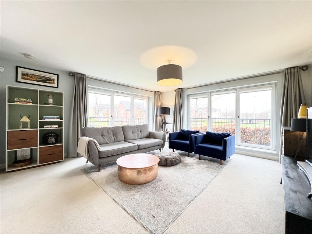 3 bed flat for sale in Mitchell Way, Uddingston, Glasgow G71, £190,000