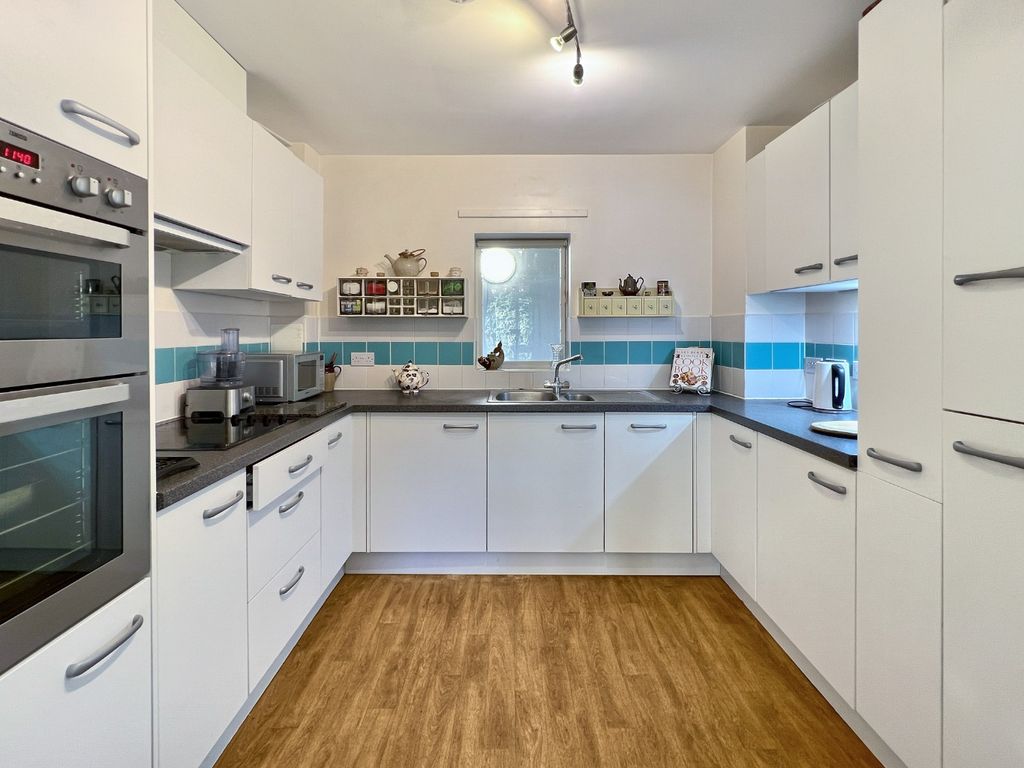 2 bed flat for sale in Wellbrook Way, Girton, Cambridge CB3, £280,000