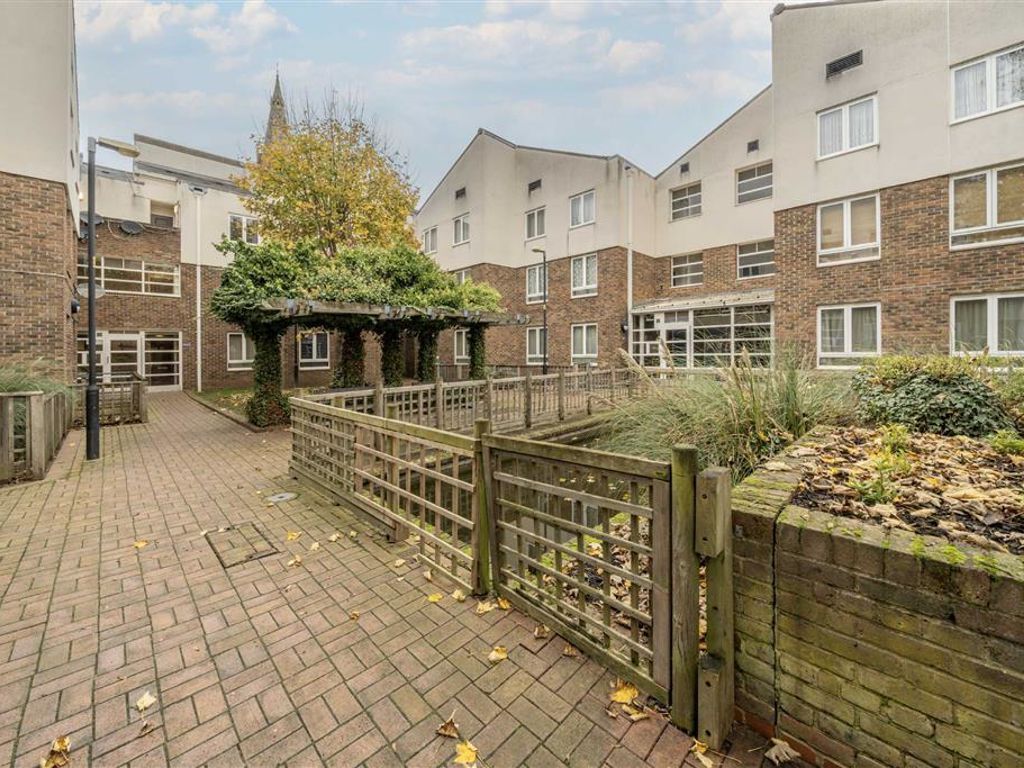 1 bed flat for sale in Foxley Square, London SW9, £395,000