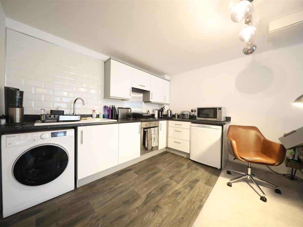 2 bed flat for sale in Acklam Court, Beverley HU17, £125,000