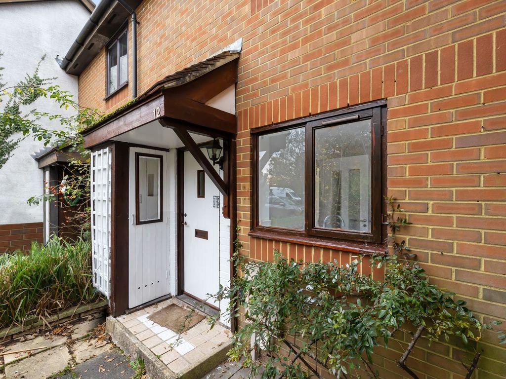 2 bed terraced house for sale in Bramley Walk, Horley RH6, £325,000