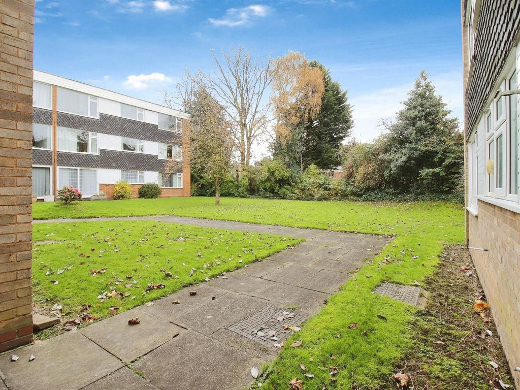 2 bed flat for sale in Milcote Road, Solihull B91, £150,000