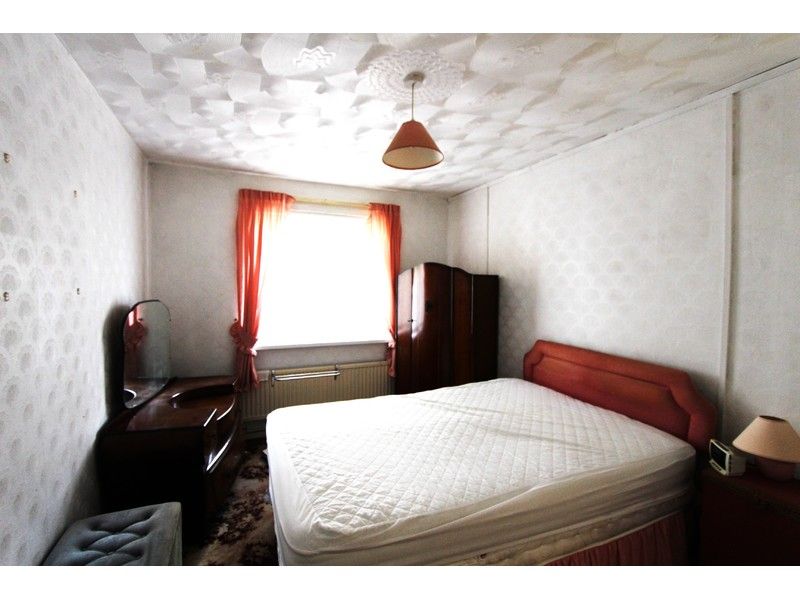 2 bed maisonette for sale in Hector Avenue, Swffryd, Crumlin NP11, £82,500