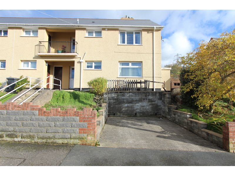2 bed maisonette for sale in Hector Avenue, Swffryd, Crumlin NP11, £82,500