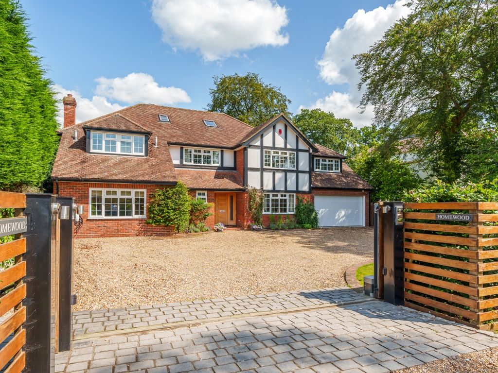 6 bed detached house to rent in The Avenue, Farnham Common, Slough SL2, £5,500 pcm