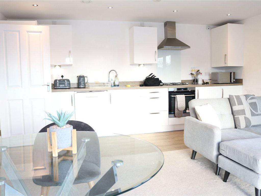2 bed flat to rent in Belgrave Middleway, Birmingham B5, £1,650 pcm