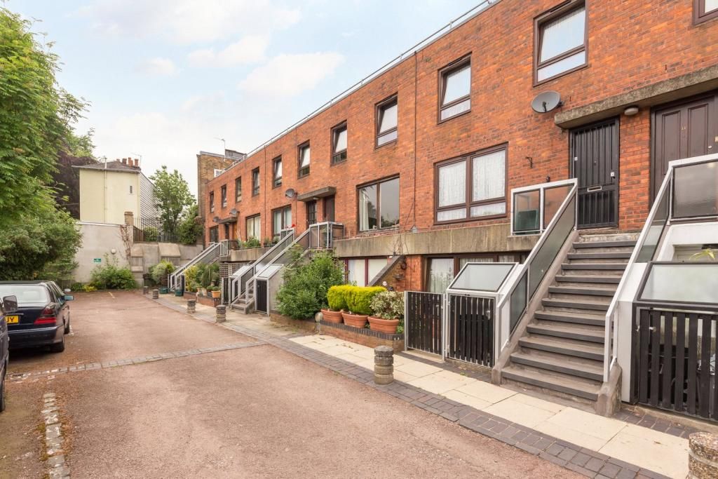 3 bed flat for sale in Holly Bush Vale, Hampstead NW3, £925,000