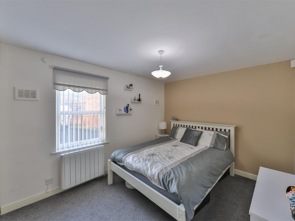1 bed flat for sale in Falsgrave Crescent, York, North Yorkshire YO30, £140,000