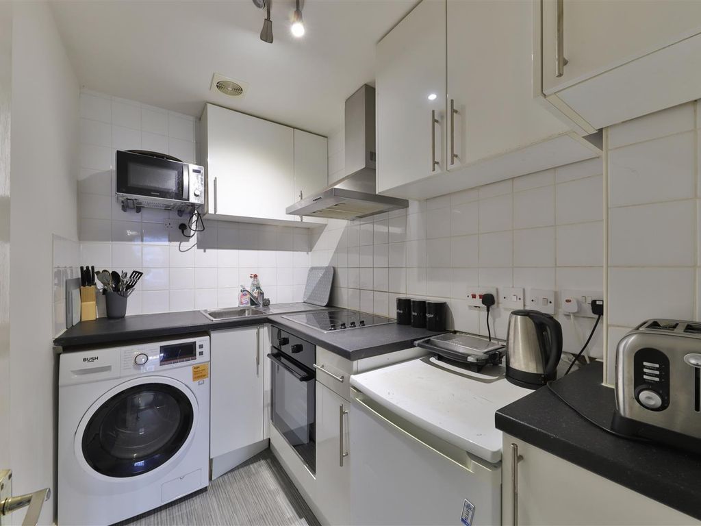 1 bed flat for sale in Falsgrave Crescent, York, North Yorkshire YO30, £140,000