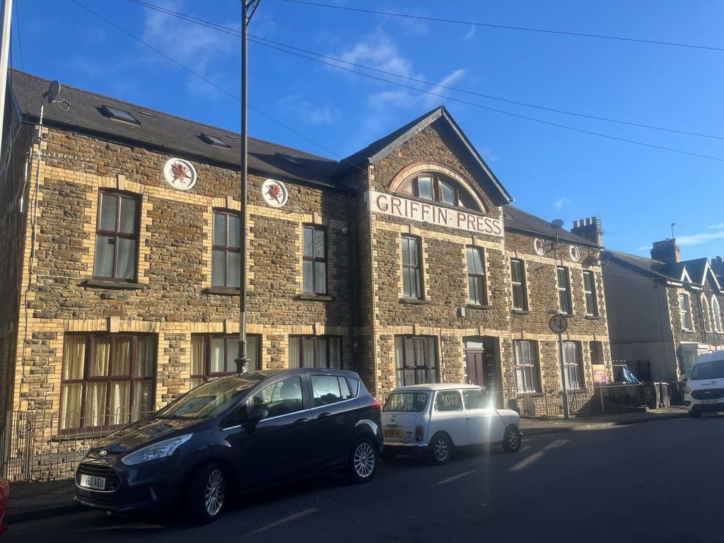 2 bed flat for sale in Flat 6 Griffin Court, Osborne Road, Pontypool NP4, £45,000