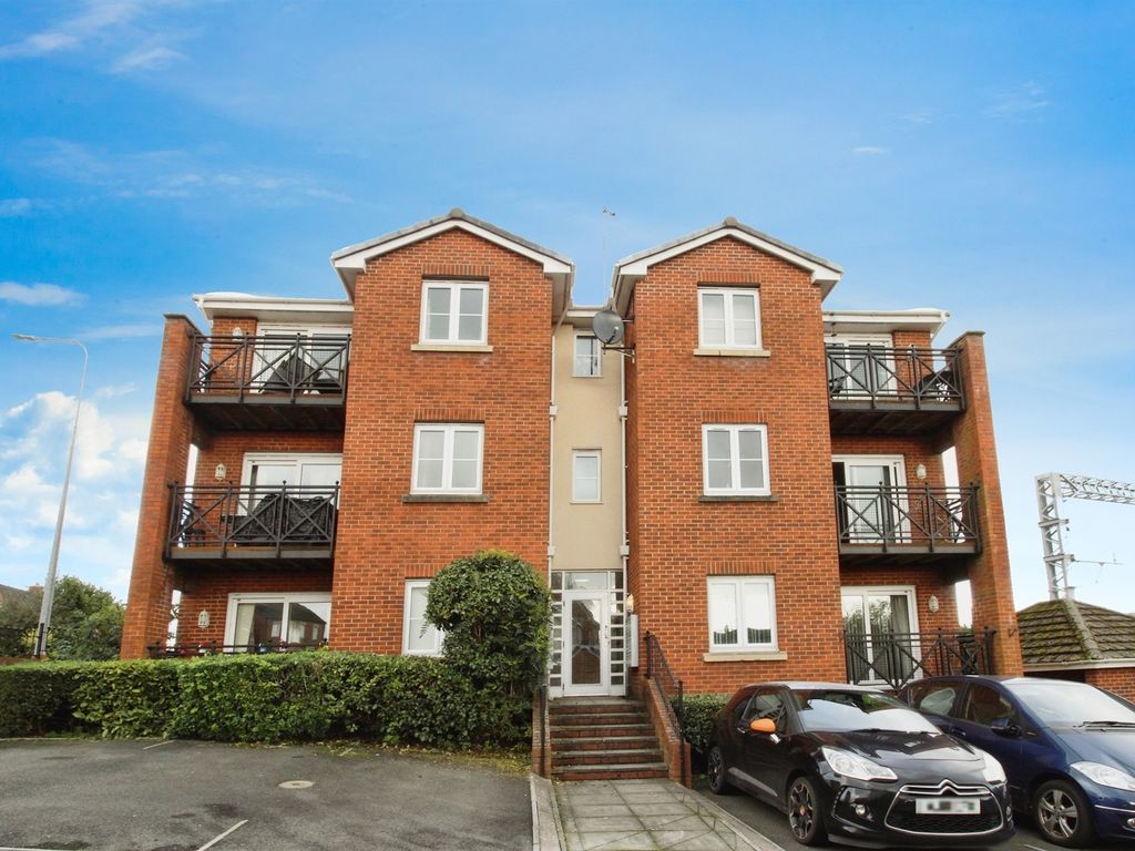 1 bed flat for sale in De Clare Drive, Radyr, Cardiff CF15, £130,000