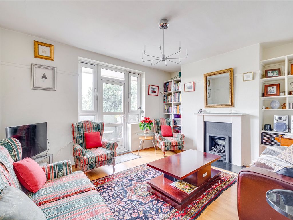 2 bed flat for sale in Arthur Henderson House, Fulham Road SW6, £580,000