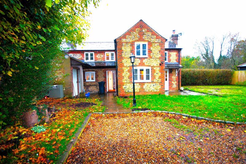 3 bed property to rent in Blackthorne Lane, Ballinger, Great Missenden HP16, £1,895 pcm