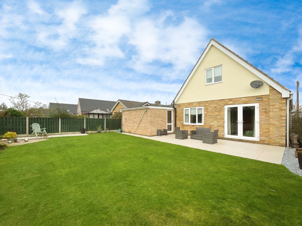 4 bed detached house for sale in Laurold Avenue, Hatfield Woodhouse, Doncaster DN7, £360,000