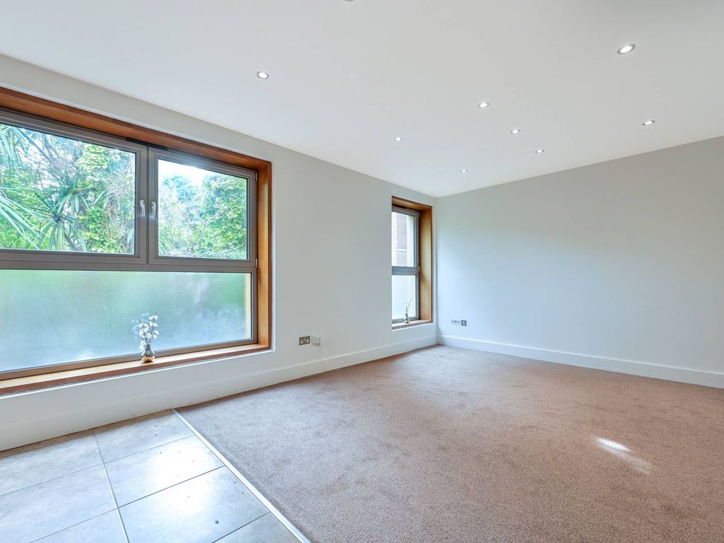 1 bed flat for sale in Kingston Hill, Kingston, Kingston Upon Thames KT2, £320,000