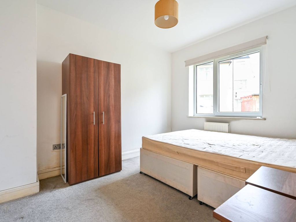 2 bed flat for sale in Cambridge Road, Kingston, Kingston Upon Thames KT1, £310,000