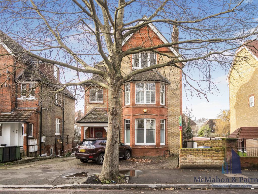1 bed flat to rent in 41 Ambleside Avenue, London SW16, £1,950 pcm