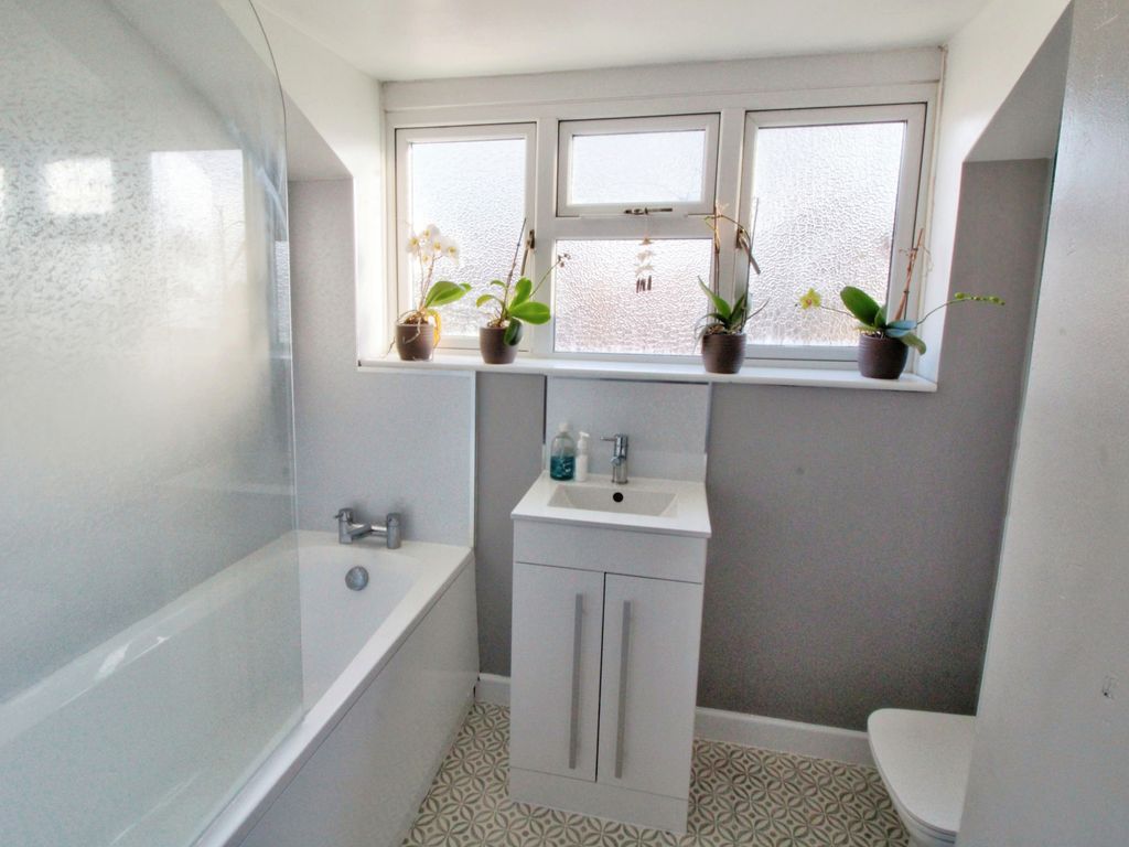 3 bed semi-detached house for sale in Oak Hill, Wolverhampton WV3, £280,000