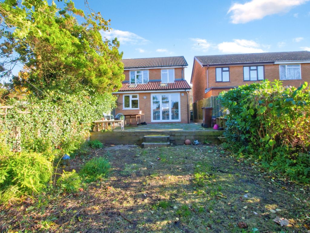 3 bed semi-detached house for sale in Oak Hill, Wolverhampton WV3, £280,000