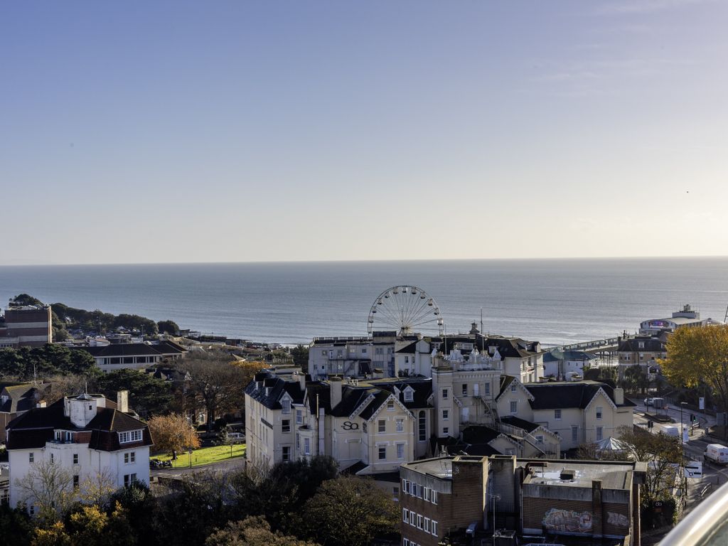 2 bed flat for sale in Admirals Walk, West Cliff Road, Westbourne, Bournemouth BH2, £675,000