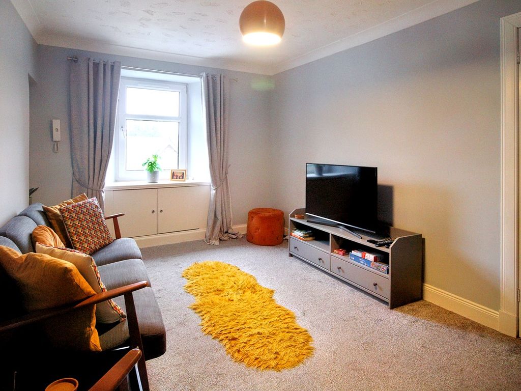 2 bed flat for sale in High Street, Dunblane FK15, £129,000