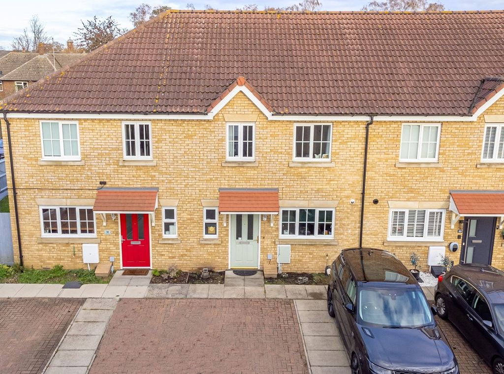 3 bed terraced house for sale in Jubilee Close, Henlow SG16, £300,000