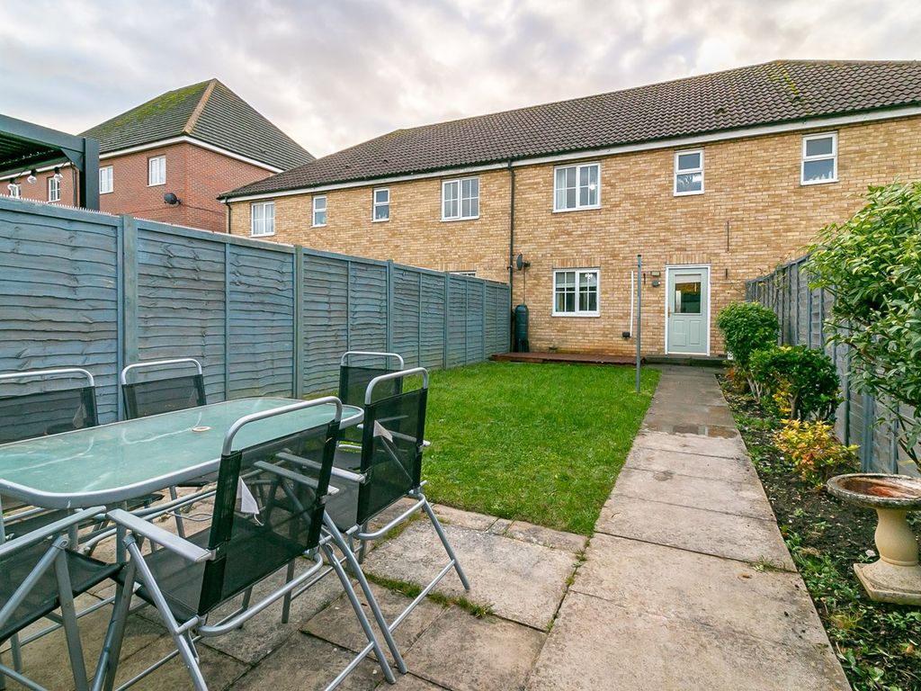 3 bed terraced house for sale in Jubilee Close, Henlow SG16, £300,000