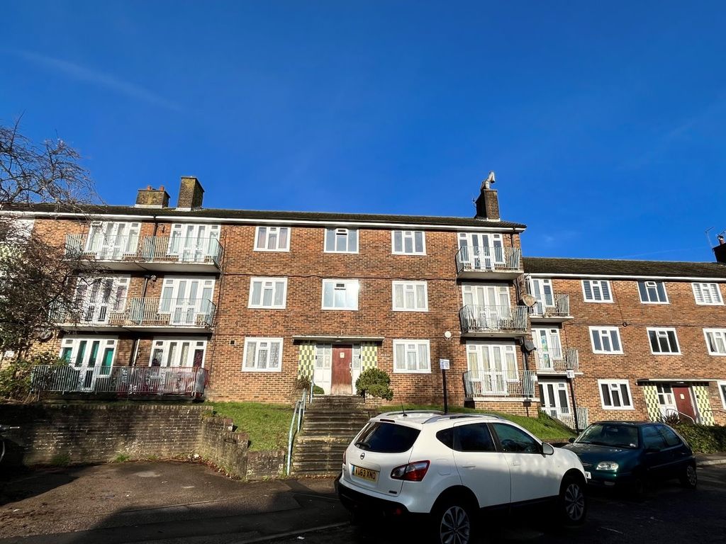 1 bed flat for sale in Woburn Place, Brighton BN1, £199,950