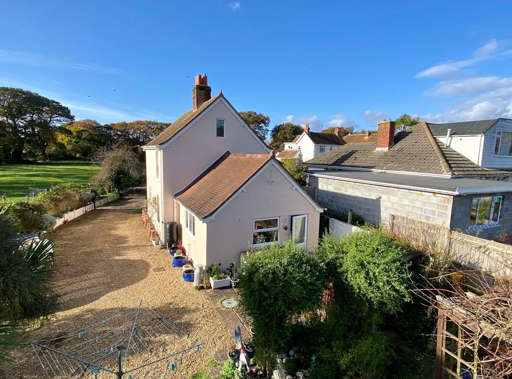 3 bed detached house for sale in Bowling Green, Pennington, Lymington SO41, £600,000
