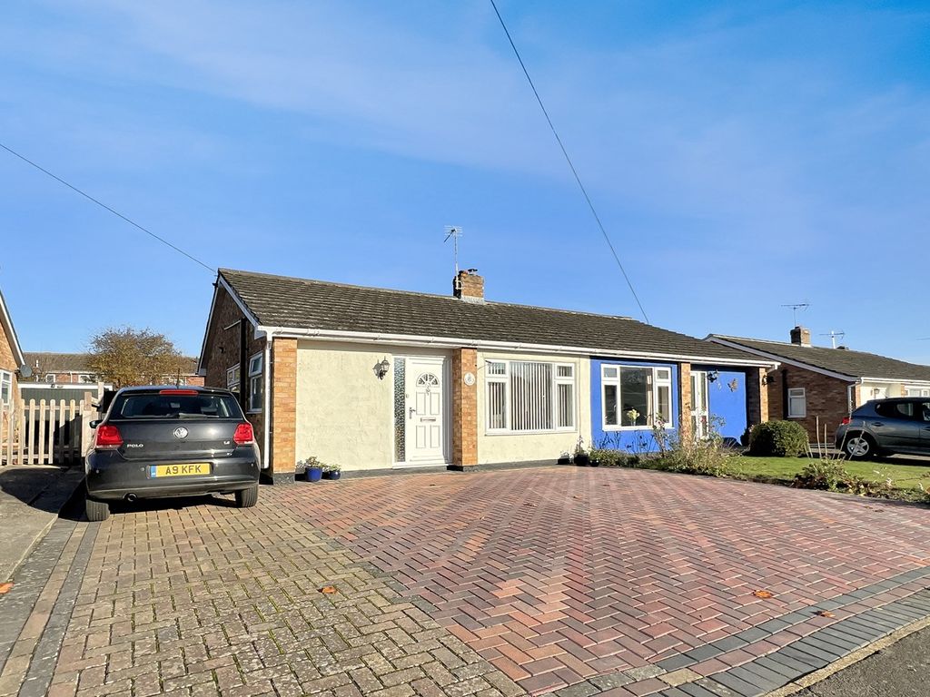 2 bed bungalow for sale in Lowefields, Earls Colne, Colchester CO6, £350,000