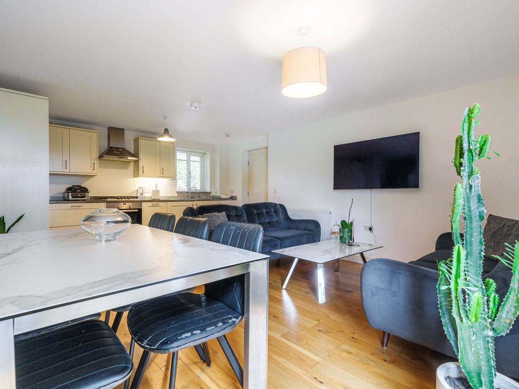2 bed flat for sale in Mayflower Close, Coombe Dingle, Bristol BS9, £299,950