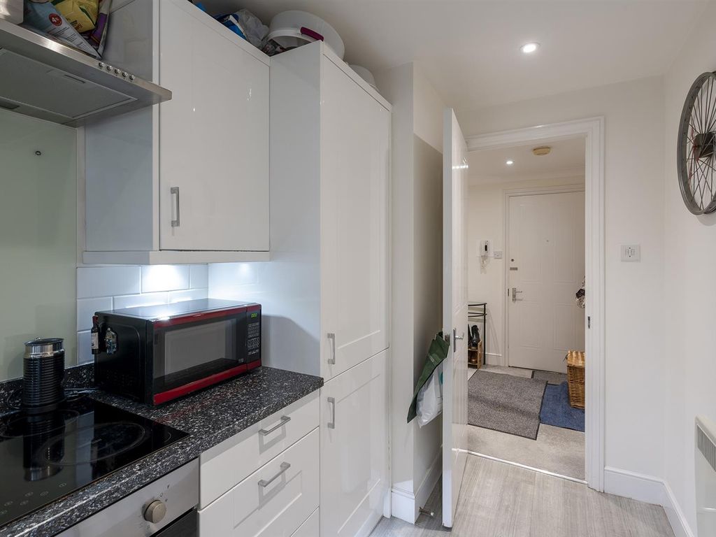 2 bed flat for sale in Bridgewater Square, London EC2Y, £700,000