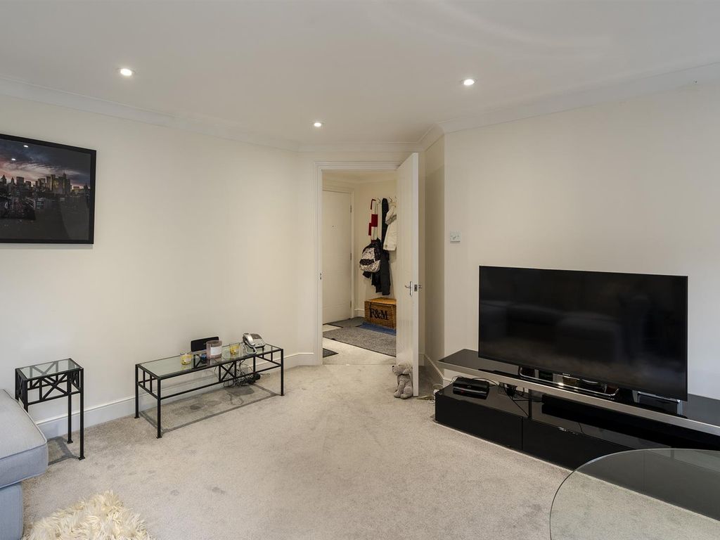 2 bed flat for sale in Bridgewater Square, London EC2Y, £700,000