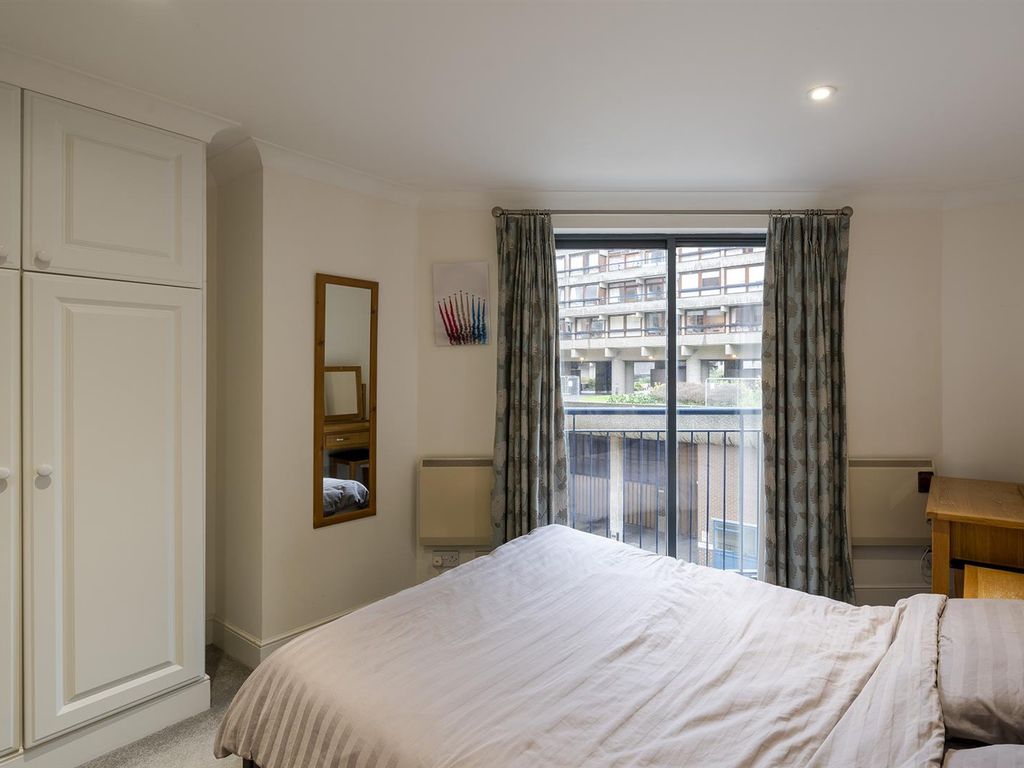 2 bed flat for sale in Bridgewater Square, London EC2Y, £700,000