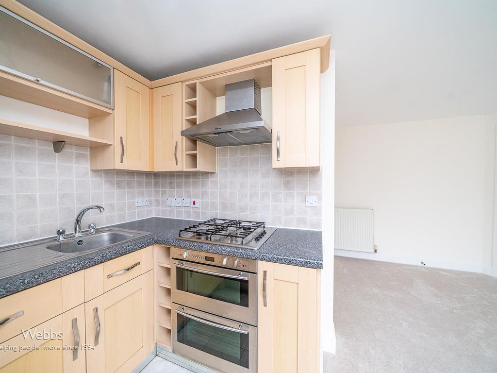 2 bed flat for sale in Bealeys Close, Bloxwich, Walsall WS3, £138,000