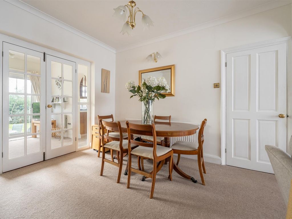 3 bed end terrace house for sale in Abbotts Crescent, London E4, £725,000