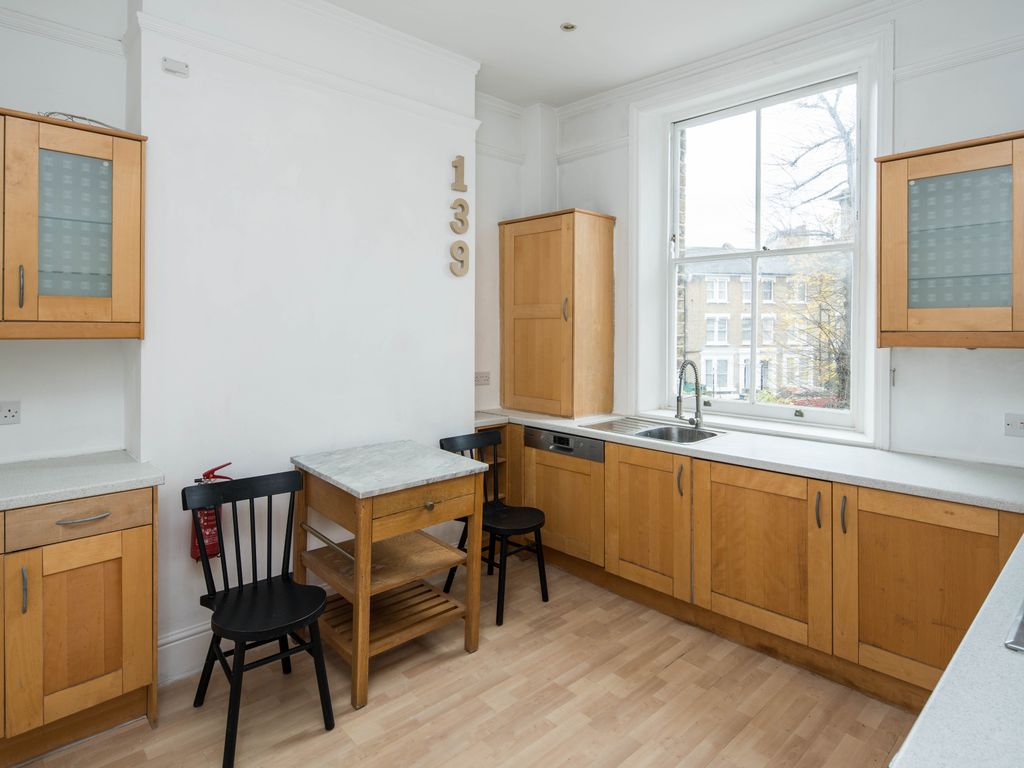 2 bed flat to rent in Denmark Road, London SE5, £1,900 pcm