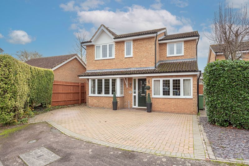 4 bed detached house for sale in Dean Way, Aston Clinton, Aylesbury HP22, £575,000