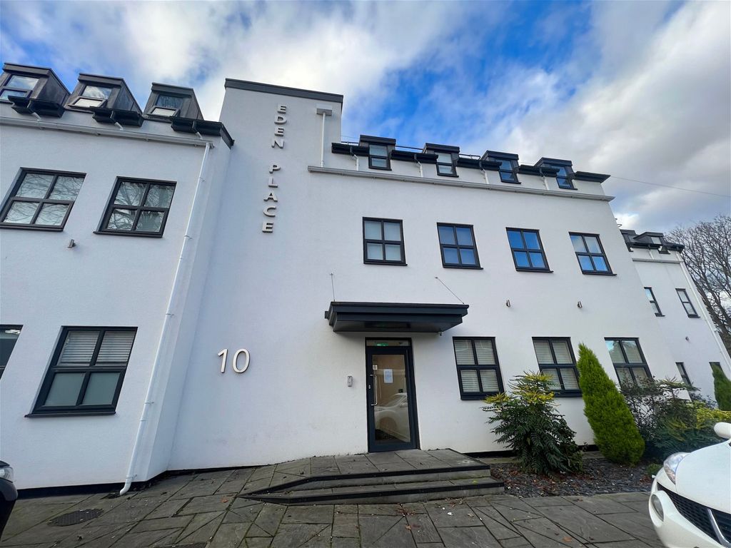 1 bed flat for sale in Eden Place, Cheadle SK8, £180,000