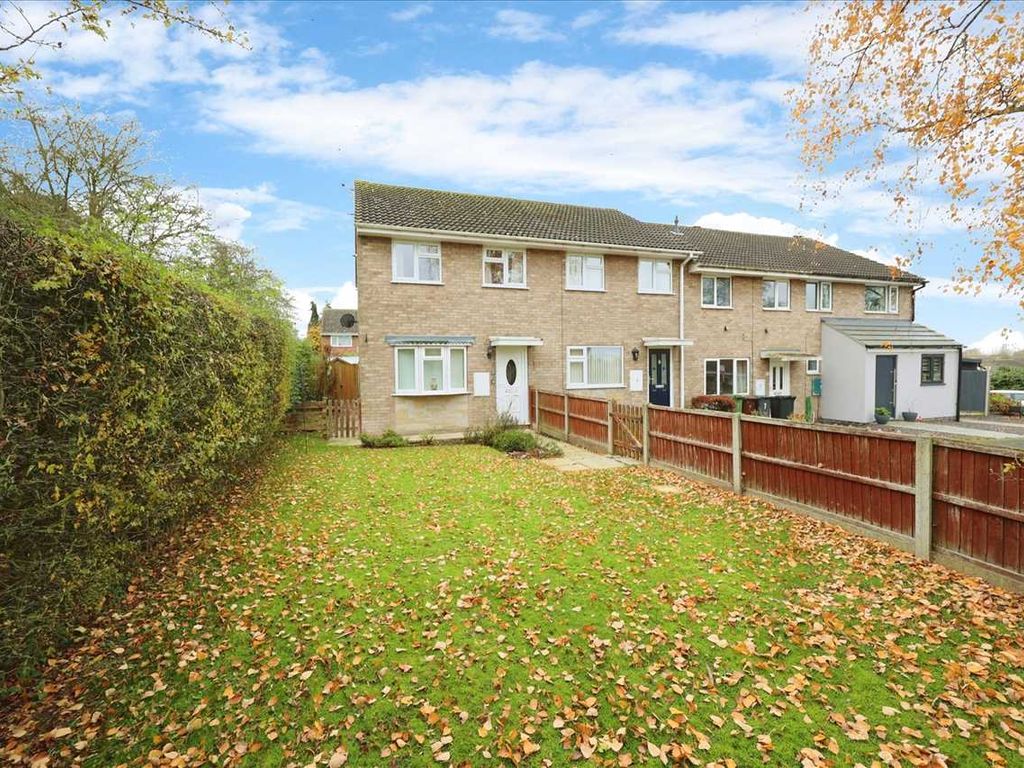 3 bed end terrace house for sale in Glenarm Crescent, Lincoln LN5, £180,000