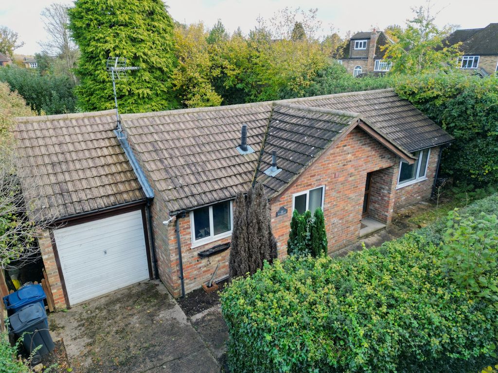 2 bed bungalow for sale in Salmons Lane, Prestwood, Great Missenden HP16, £425,000