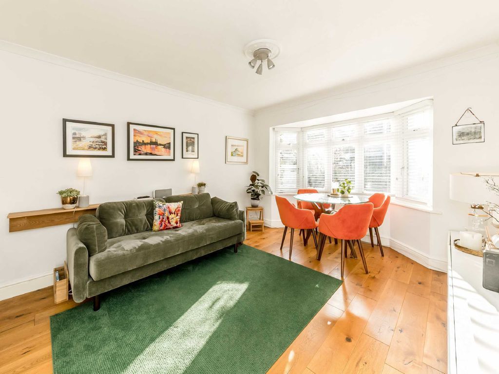 2 bed maisonette for sale in Haydon Park Road, London SW19, £560,000