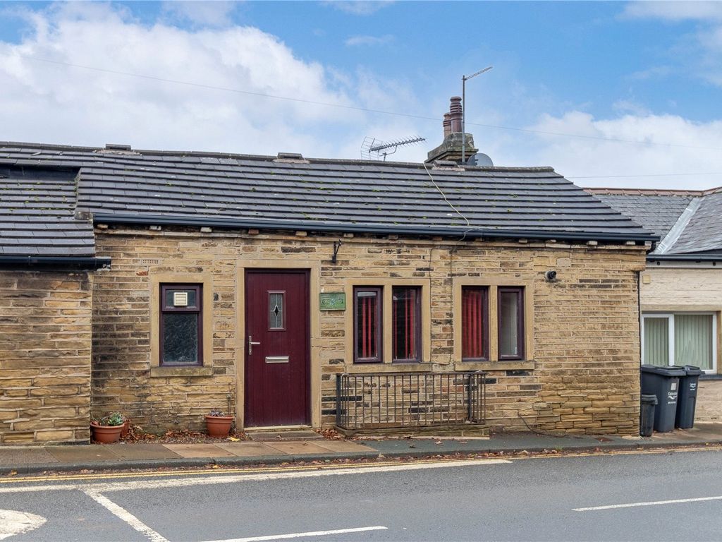 1 bed terraced house for sale in Crowtrees Lane, Brighouse HD6, £100,000