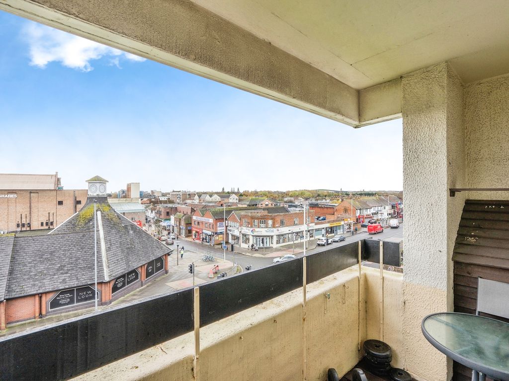 2 bed flat for sale in Regal Close, Portsmouth, Hampshire PO6, £190,000